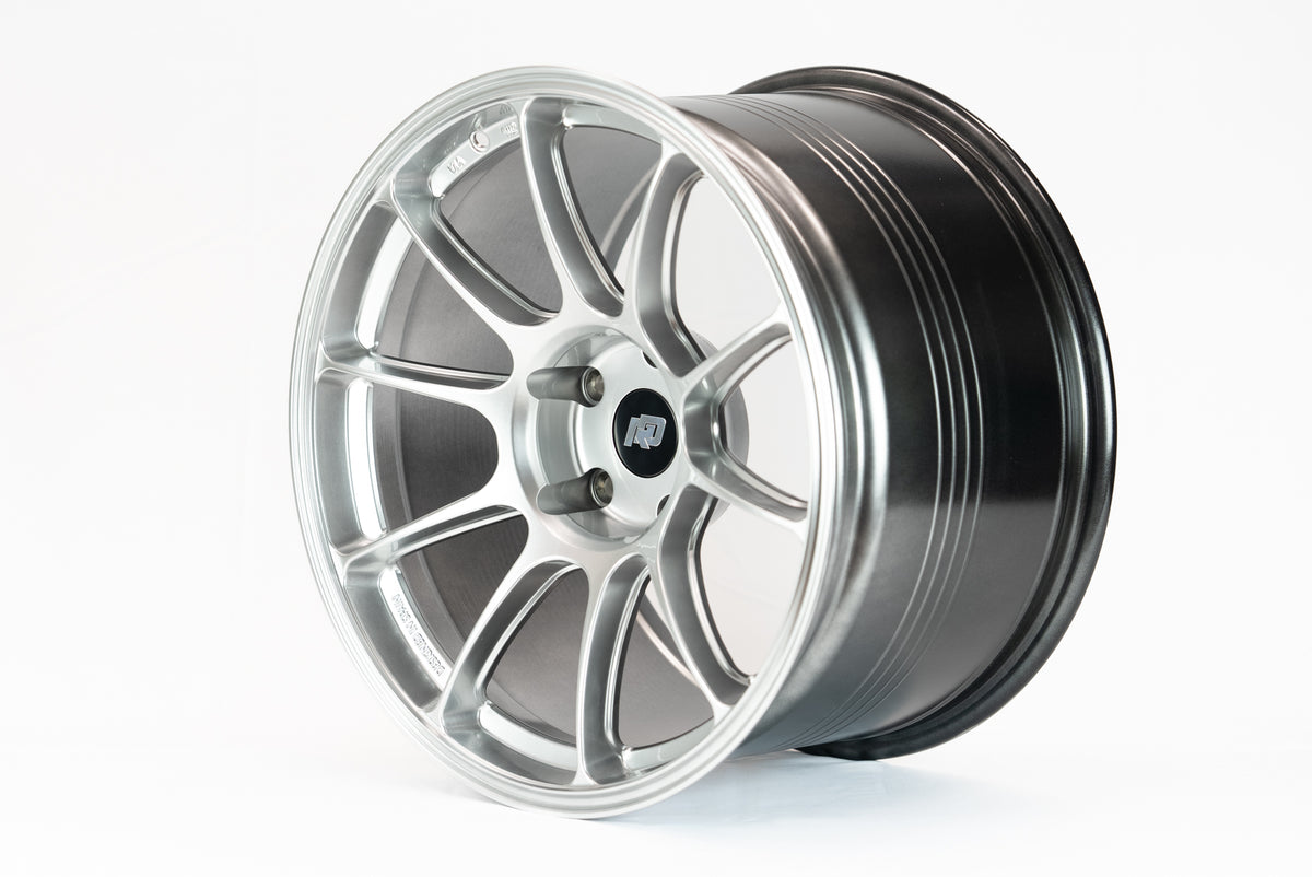 RacingDivision VR5 M-SPEC 18 Zoll